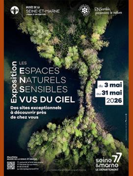 Affiche de l'exposition "Les Espaces Naturels Sensibles vus du Ciel". Photographie couleur du marais d'Épisy à Moret-Loing-et-Orvanne