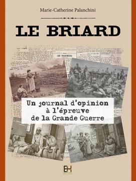 Couverture du livre "Le Briard un journal d'opinion à l'épreuve de la Grande Guerre". Sur fond d'articles de presse, des photos de soldats au front, d'un hôpital militaire, d'une carte postale commémorative et d'un soldat de retour dans sa famille dans un village rural.