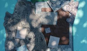 Montage de plaques de lino gravées par Marie Poirier dans des tons bleu, gris et brun.