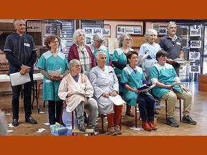 Photo couleur du projet de résidence artistique de la compagnie Soleil Sous La Pluie mené avec les Compagnons papetiers de Crèvecœur et du Marais et la Communauté de Communes des Deux Morin.
