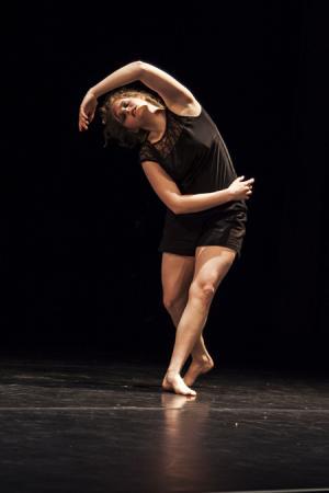 Photographie de Camille Desmarest en train de danser