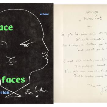 Couverture du livre avec la dédicace de Jean Cocteau : Hommage à Michel Cot - Tel qu'en toi-même enfin son appareil te change, Cot arrête l'éternité. Sur l'image, un boiteux qui luttait avec l'ange court plus vite que la beauté. La mort était vivante un objectif la tue  et le photographe devant d'un voile noir couvert, érige une statue dont le marbre imite le vent. Jean Cocteau.