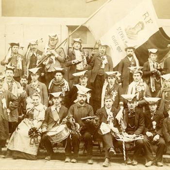 Photographie représentant un groupe de conscrits de Saint-Cyr-sur-Morin, à la fin du 19ème siècle