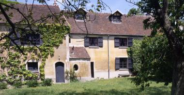 La maison de Pierre Mac Orlan vue depuis le jardin.