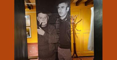 Vue de l'exposition "Les portraits de Varta" présentée dans la maison de Pierre Mac Orlan à Saint-Cyr-sur-Morin
