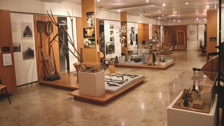 L'intérieur du musée de la Seine-et-Marne, le rez-de chaussée, espace agriculture et artisanat villageois